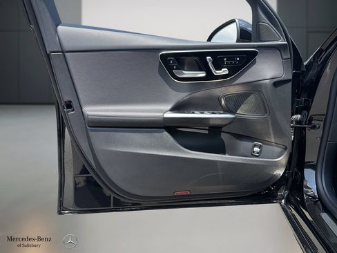 Used 2025 Mercedes-Benz C 300 4MATIC Sedan image 12
