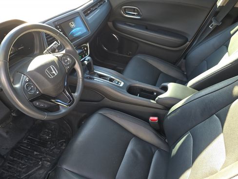 Used 2020 Honda HR-V Touring image 7