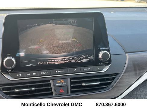 Used 2024 Nissan Altima 2.5 SV FWD image 17
