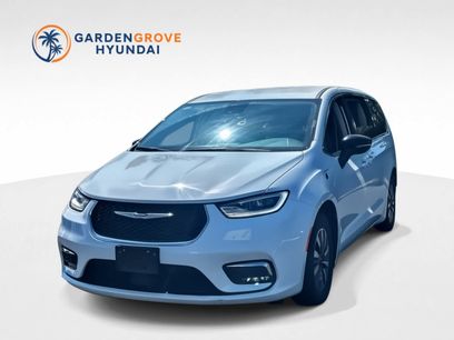 Used 2024 Chrysler Pacifica Limited