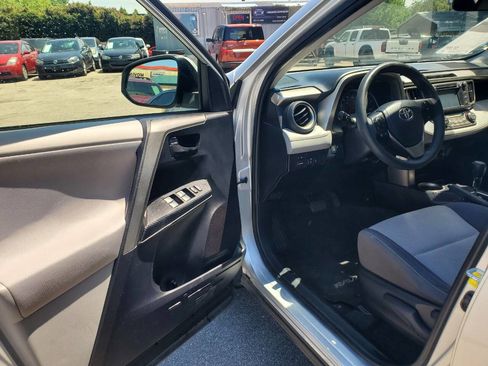 Used 2013 Toyota RAV4 XLE AWD/4WD image 9