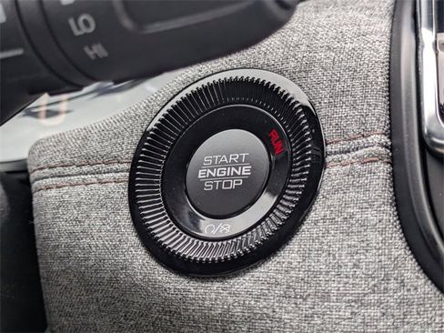 Used 2024 Jeep Compass Latitude image 34