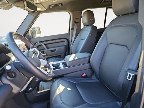 Used 2025 Land Rover Defender 110 S image 9