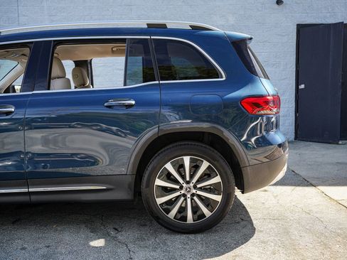 Used 2022 Mercedes-Benz GLB 250 w/ Premium Package Lite image 12