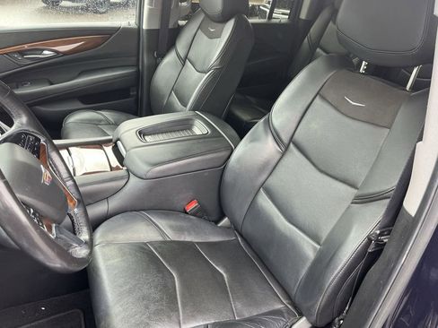 Used 2019 Cadillac Escalade ESV Premium Luxury image 12
