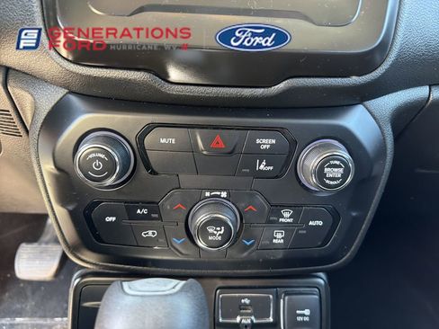 Used 2021 Jeep Renegade Latitude w/ Convenience Group AWD/4WD image 21