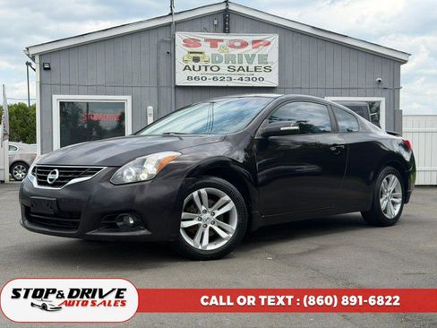 Used 2010 Nissan Altima 2.5 S w/ Premium Pkg FWD image 1
