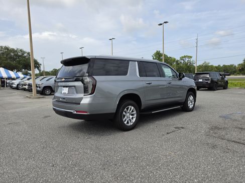 New 2026 Chevrolet Suburban LT w/ Comfort Package AWD/4WD image 5