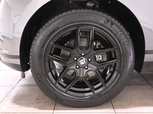 Used 2018 Land Rover Range Rover Velar S image 35