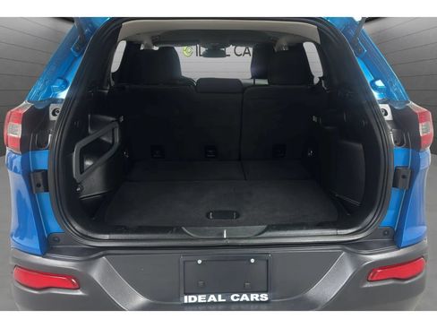 Used 2017 Jeep Cherokee Sport FWD image 18