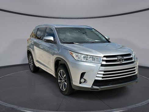 Used 2017 Toyota Highlander XLE FWD image 12