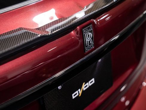 Used 2022 Rolls-Royce Cullinan Black Badge w/ Dark Exterior Package image 22