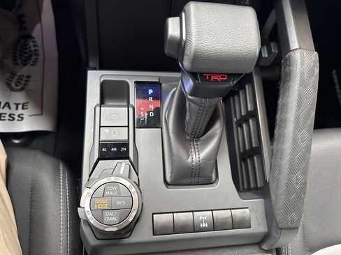 Certified 2025 Toyota Tacoma TRD Off-Road AWD/4WD image 22