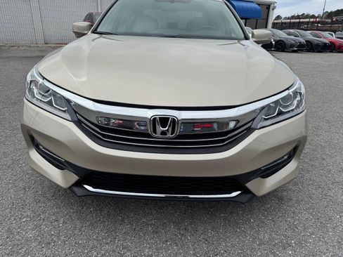 Used 2017 Honda Accord EX-L image 2