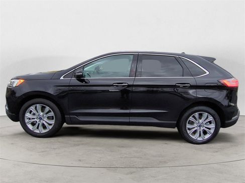 Used 2022 Ford Edge Titanium w/ Equipment Group 301A image 2
