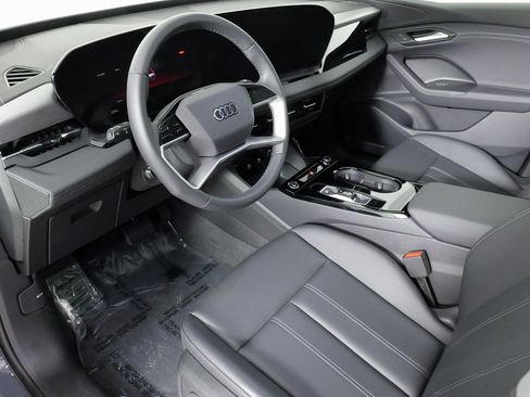 Used 2025 Audi Q6 e-tron Premium image 31