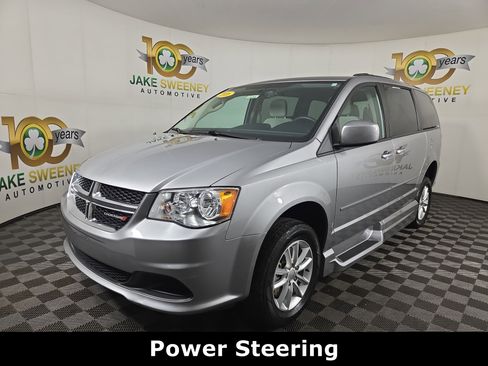 Used 2016 Dodge Grand Caravan SXT w/ UConnect Hands-Free Group image 4