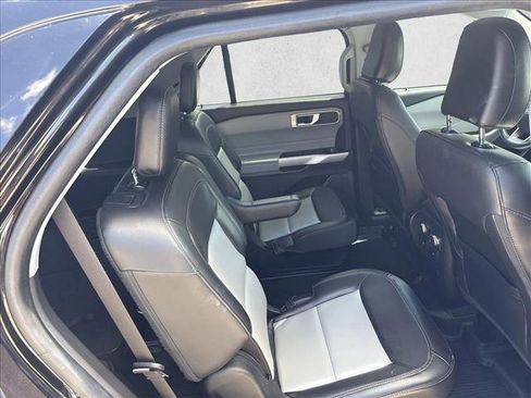 Used 2022 Ford Explorer XLT w/ Equipment Group 202A RWD image 24
