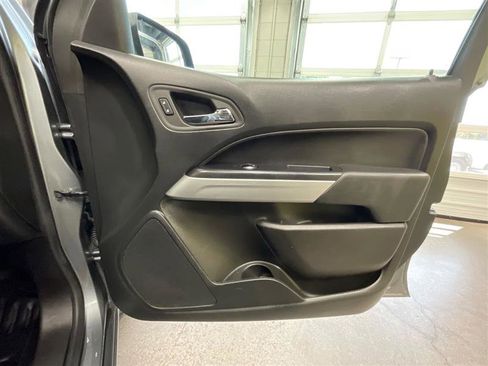 Used 2022 Chevrolet Colorado LT w/ Fleet Safety Package image 18