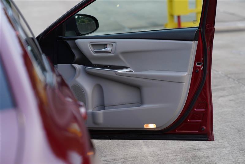 Used 2017 Toyota Camry SE w/ Moonroof Package FWD image 61