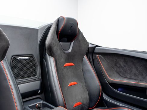 Used 2020 Lamborghini Huracan EVO AWD/4WD image 25