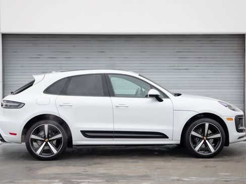Certified 2025 Porsche Macan image 8