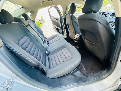 Used 2017 Ford Fusion SE FWD image 20
