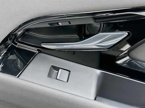 Used 2024 Land Rover Range Rover Evoque Dynamic SE image 30