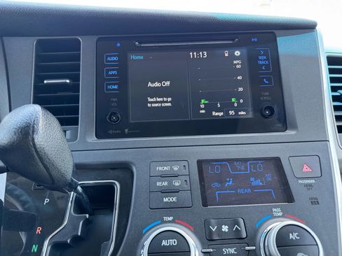 Used 2015 Toyota Sienna LE FWD image 14