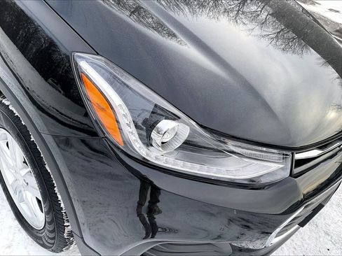Used 2022 Chevrolet Trax LT w/ LT Convenience Package AWD/4WD image 26