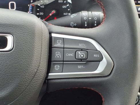Used 2025 Jeep Compass Trailhawk AWD/4WD image 17