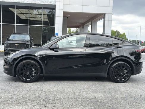 Used 2023 Tesla Model Y AWD image 2