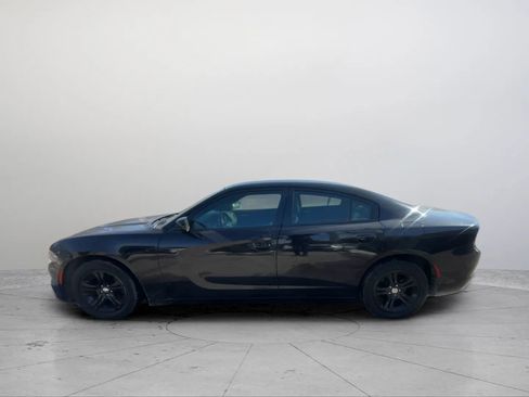 Used 2019 Dodge Charger SXT w/ Leather Interior Group RWD image 2