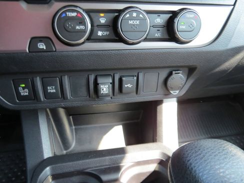 Used 2022 Toyota Tacoma SR5 w/ Technology Package image 20