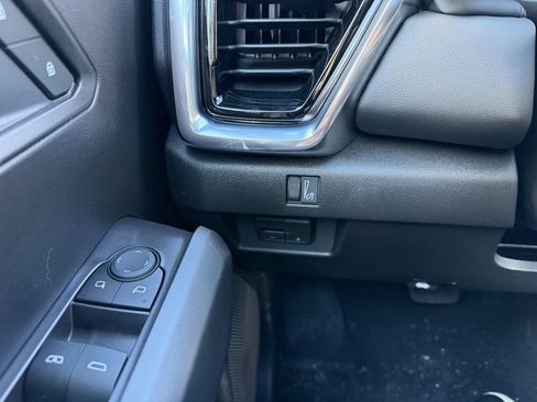 New 2026 GMC Canyon Elevation w/ Convenience Package image 12