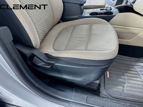 Used 2020 Ford Escape SE image 32