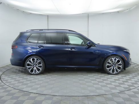 New 2026 BMW X7 xDrive40i w/ Executive Package image 4