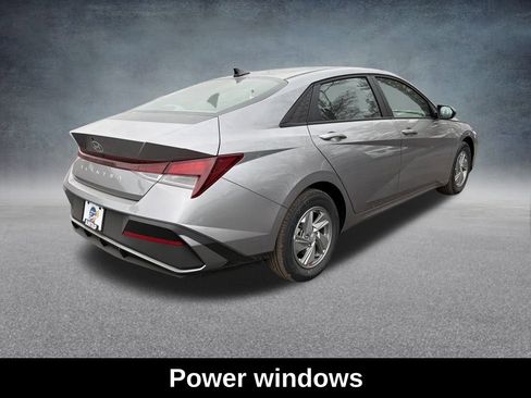 Used 2026 Hyundai Elantra SE w/ Cargo Package FWD image 6