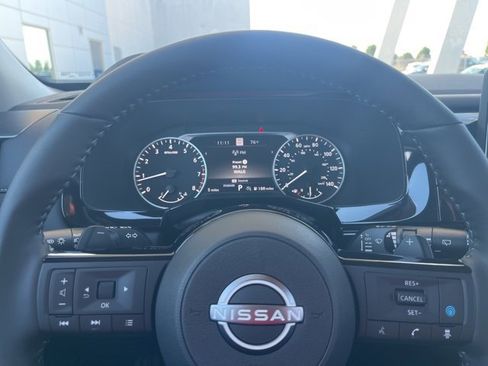 New 2025 Nissan Pathfinder SL image 11