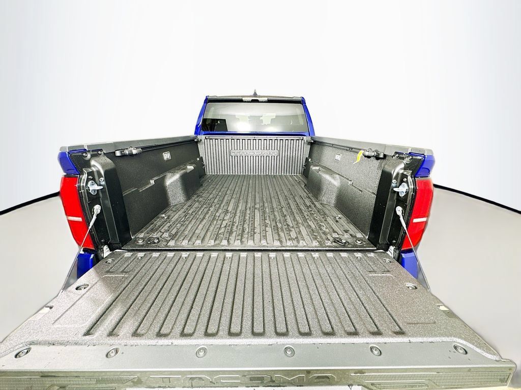 Certified 2025 Toyota Tacoma SR5 AWD/4WD image 23