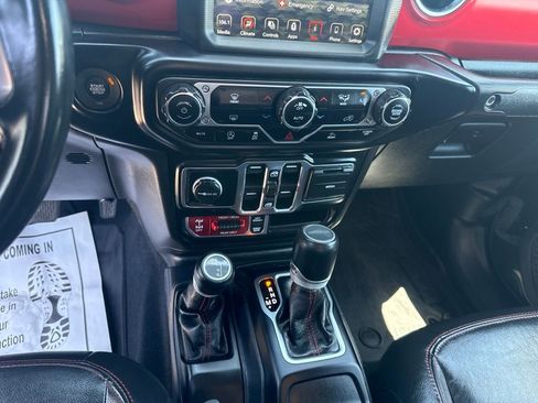 Used 2022 Jeep Gladiator Rubicon AWD/4WD image 19