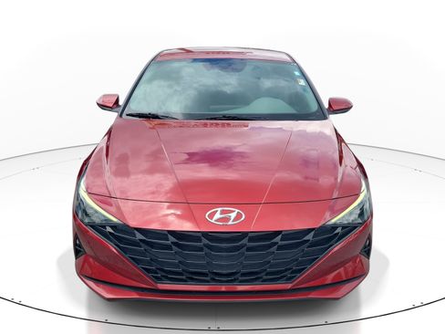 Used 2023 Hyundai Elantra SEL w/ Cargo Package FWD image 2