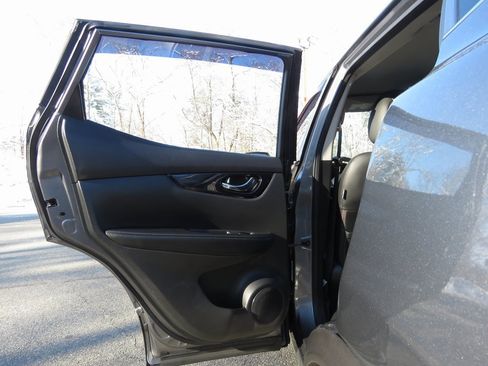 Used 2018 Nissan Rogue Sport SL image 18