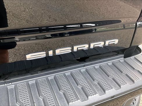 Used 2023 GMC Sierra 2500 Denali w/ Denali Ultimate Package AWD/4WD image 8