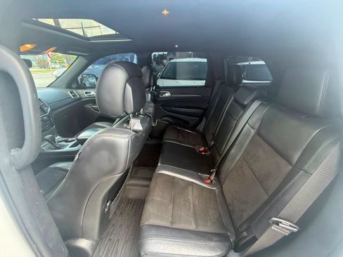 Used 2019 Jeep Grand Cherokee Altitude RWD image 12
