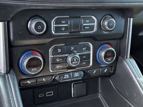 Used 2022 Chevrolet Tahoe Z71 w/ Luxury Package image 31