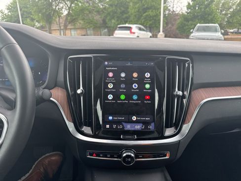 Used 2024 Volvo S60 B5 Plus image 21