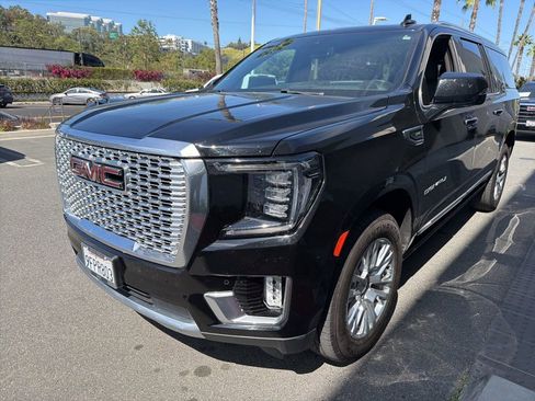 Used 2023 GMC Yukon XL Denali image 2