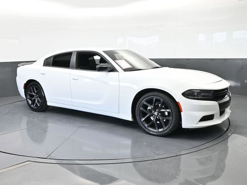 Used 2021 Dodge Charger SXT w/ Blacktop Package image 8