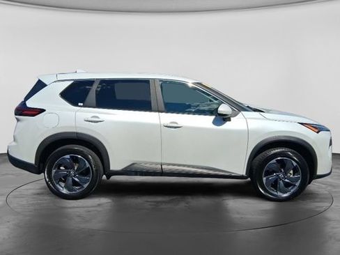 Used 2025 Nissan Rogue SV FWD image 6